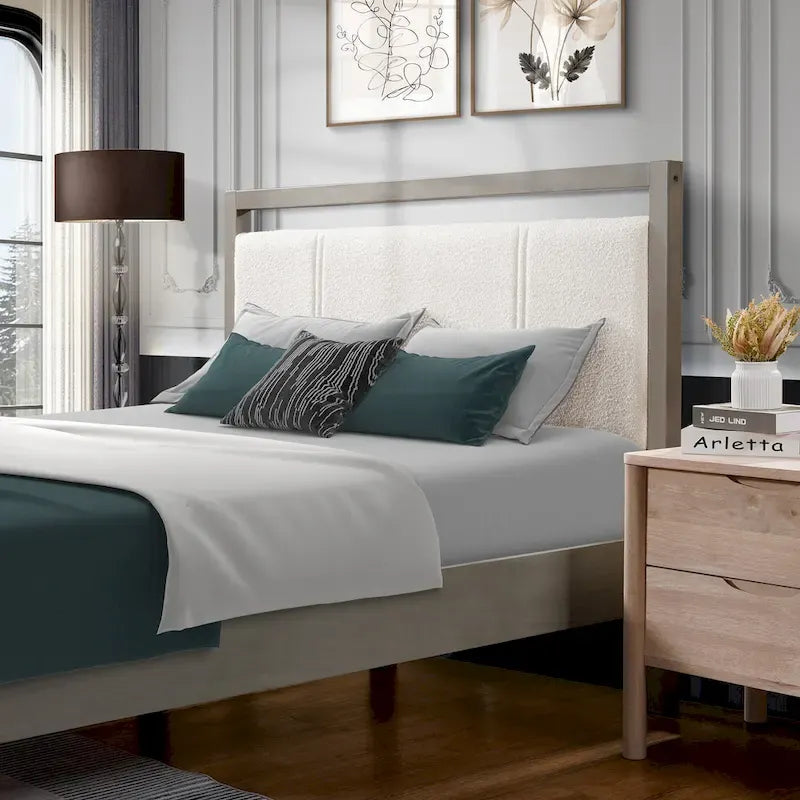 Lit plateforme grand format avec tête de lit en tissu bouclé couleur ivoire